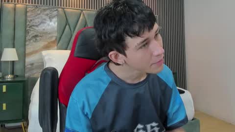 Snapshot of michaeel_blue chatting on September 12, 2:39 pm Michael online show from September 12, 2:39 pm