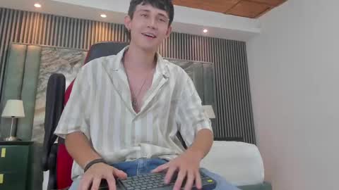 Snapshot of michaeel_blue chatting on September 16, 6:42 pm Michael online show from September 16, 6:42 pm