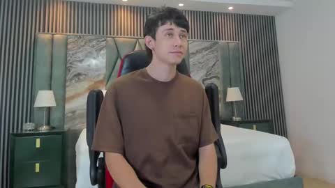 Snapshot of michaeel_blue chatting on September 18, 11:56 am Michael online show from September 18, 11:56 am