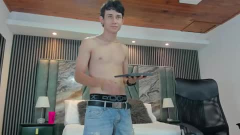 Snapshot of michaeel_blue chatting on September 27, 5:07 pm Michael online show from September 27, 5:07 pm