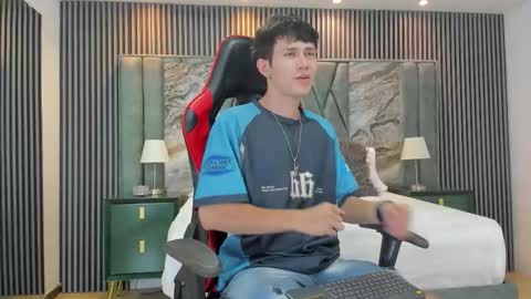 Snapshot of michaeel_blue chatting on October 3, 7:44 pm Michael online show from October 3, 7:44 pm