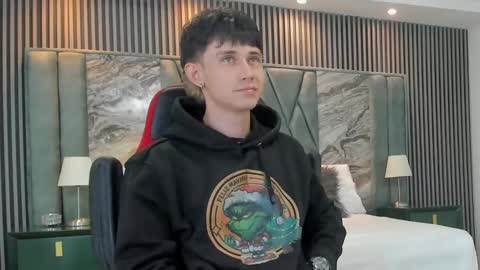 Snapshot of michaeel_blue chatting on October 12, 12:04 pm Michael online show from October 12, 12:04 pm