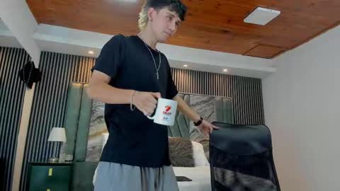 Snapshot of michaeel_blue chatting on October 23, 7:45 pm Michael online show from October 23, 7:45 pm