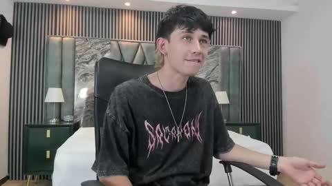 Snapshot of michaeel_blue chatting on October 30, 8:20 pm Michael online show from October 30, 8:20 pm