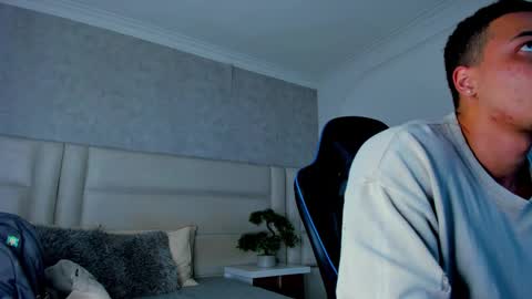 Snapshot of michael_reinolds chatting on October 23, 4:23 am Michael online show from October 23, 4:23 am