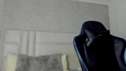 Snapshot of michael_reinolds chatting on October 24, 3:03 am Michael online show from October 24, 3:03 am