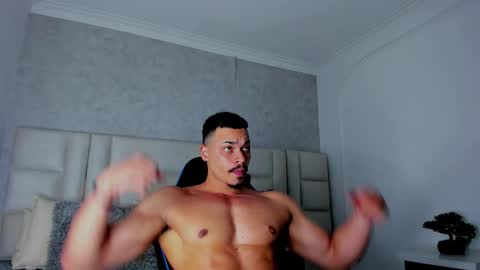 Snapshot of michael_reinolds chatting on November 5, 3:06 am Michael online show from November 5, 3:06 am