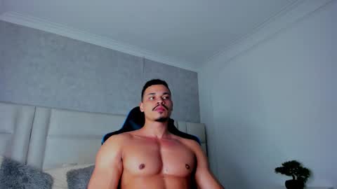 Snapshot of michael_reinolds chatting on November 11, 3:17 am Michael online show from November 11, 3:17 am