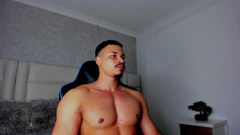 Snapshot of michael_reinolds chatting on November 20, 3:50 am Michael online show from November 20, 3:50 am