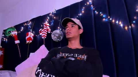 Snapshot of michael_vidal chatting on December 5, 5:05 am michael_vidal online show from December 5, 5:05 am