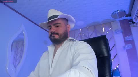 Snapshot of michaelbear_ chatting on December 23, 12:30 pm Michael online show from December 23, 12:30 pm