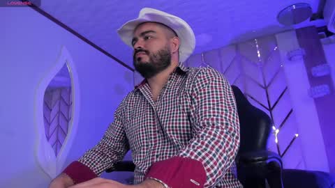 Snapshot of michaelbear_ chatting on December 24, 12:33 pm Michael online show from December 24, 12:33 pm