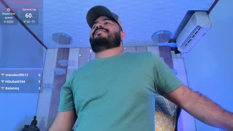 Snapshot of michaelbear_ chatting on January 7, 6:24 pm Michael online show from January 7, 6:24 pm