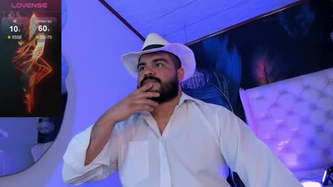 Snapshot of michaelbear_ chatting on January 10, 12:36 pm Michael online show from January 10, 12:36 pm