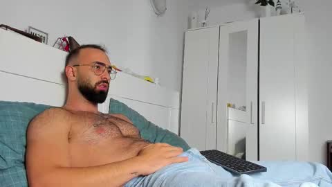 MichaelEvansx online show from September 22, 8:00 pm