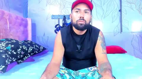 Snapshot of michaell_twink chatting on January 7, 12:34 am Michaell online show from January 7, 12:34 am