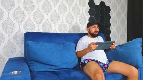 Snapshot of michaell_twink chatting on February 25, 1:20 am Michaell online show from February 25, 1:20 am