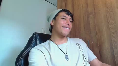 Snapshot of michaelstones chatting on January 6, 4:34 pm michaelstones online show from January 6, 4:34 pm