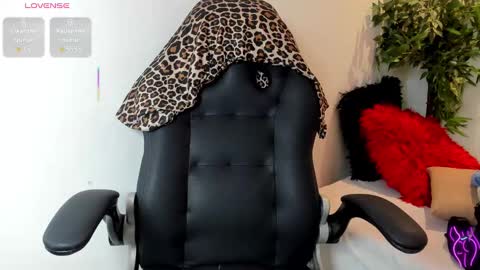 Snapshot of michel_lopez18 chatting on September 9, 10:59 am michel_lopez18 online show from September 9, 10:59 am