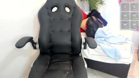 Snapshot of michel_lopez18 chatting on September 23, 10:51 am michel_lopez18 online show from September 23, 10:51 am