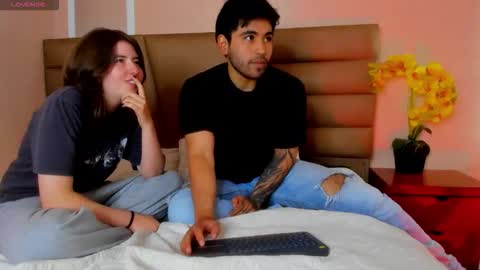 Snapshot of michelandchris chatting on November 25, 2:28 pm MichelandChris online show from November 25, 2:28 pm