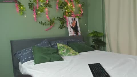 michele_mack online show from January 18, 2:26 am