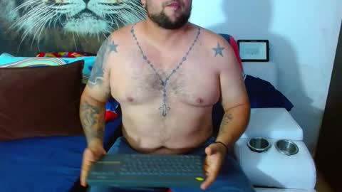 Snapshot of michell_myers chatting on November 10, 8:19 pm michell_myers online show from November 10, 8:19 pm