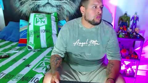 Snapshot of michell_myers chatting on December 16, 4:01 pm michell_myers online show from December 16, 4:01 pm