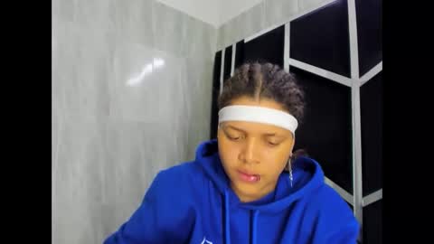 Snapshot of michell_rs chatting on March 3, 4:58 am michell_rs online show from March 3, 4:58 am