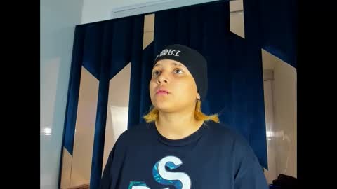 Snapshot of michell_rs chatting on October 23, 4:45 am michell_rs online show from October 23, 4:45 am