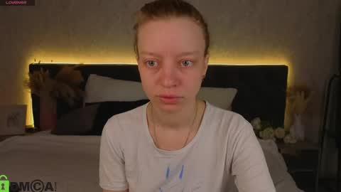 Snapshot of michelle_blond chatting on April 21, 1:07 am michelle_blond online show from April 21, 1:07 am