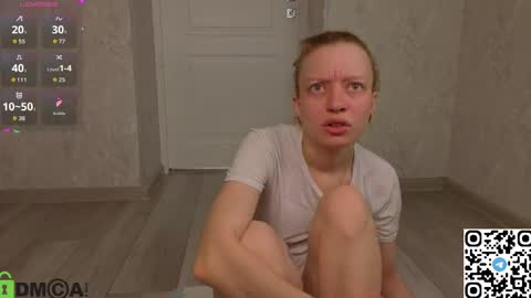 Snapshot of michelle_blond chatting on April 21, 1:42 am michelle_blond online show from April 21, 1:42 am