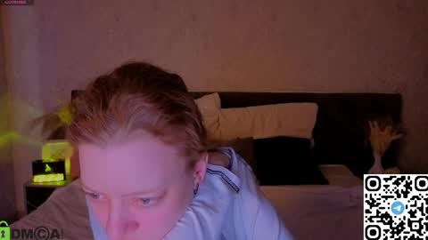 Snapshot of michelle_blond chatting on April 28, 1:15 am michelle_blond online show from April 28, 1:15 am