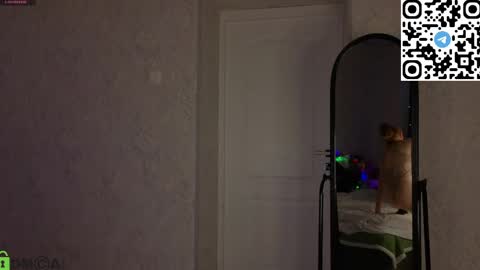 Snapshot of michelle_blond chatting on May 13, 1:47 am michelle_blond online show from May 13, 1:47 am