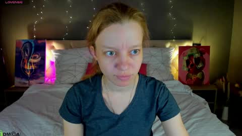 Snapshot of michelle_blond chatting on May 19, 1:00 am michelle_blond online show from May 19, 1:00 am