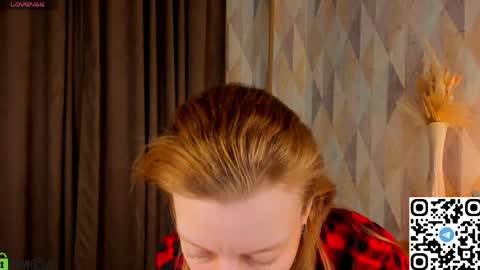 Snapshot of michelle_blond chatting on May 24, 1:21 am michelle_blond online show from May 24, 1:21 am