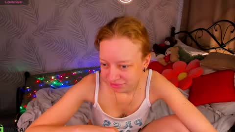 Snapshot of michelle_blond chatting on May 26, 1:34 am michelle_blond online show from May 26, 1:34 am