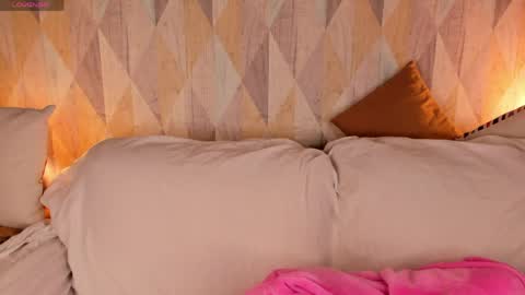 Snapshot of michelle_blond chatting on May 27, 1:57 am michelle_blond online show from May 27, 1:57 am
