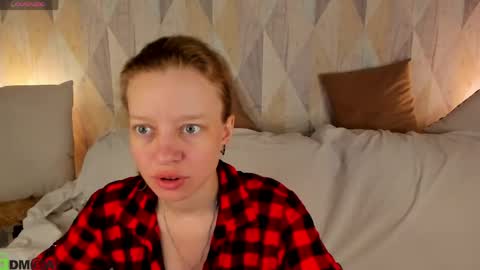 Snapshot of michelle_blond chatting on June 7, 1:10 am michelle_blond online show from June 7, 1:10 am
