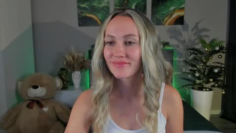 Snapshot of michelleortis chatting on December 8, 4:18 pm MichelleOrtis online show from December 8, 4:18 pm