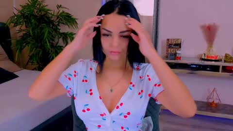 michellereys online show from November 1, 8:44 pm