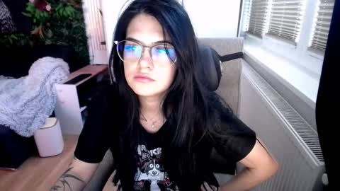 michellerossee online show from November 25, 8:14 am