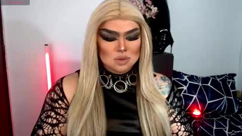 Snapshot of michellevixen921 chatting on November 12, 4:18 pm Michelle online show from November 12, 4:18 pm