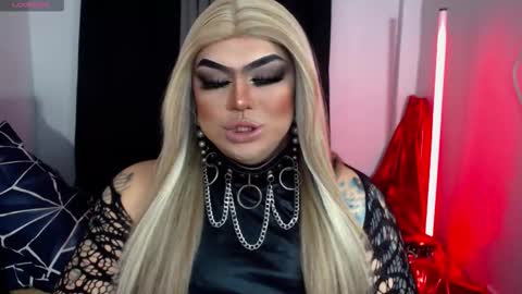 Snapshot of michellevixen921 chatting on November 25, 5:07 am Michelle online show from November 25, 5:07 am