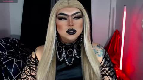 Snapshot of michellevixen921 chatting on November 25, 5:57 pm Michelle online show from November 25, 5:57 pm