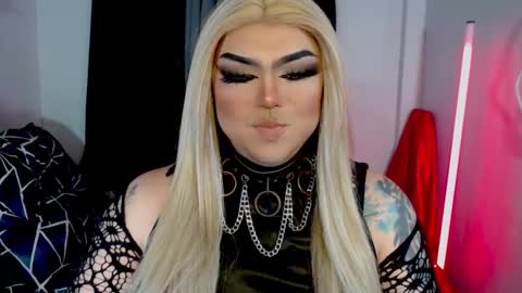 Snapshot of michellevixen921 chatting on November 27, 11:40 pm Michelle online show from November 27, 11:40 pm