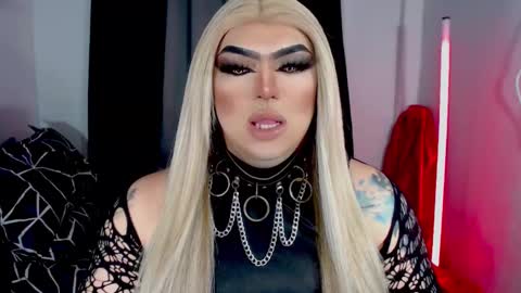 Snapshot of michellevixen921 chatting on November 28, 11:29 pm Michelle online show from November 28, 11:29 pm