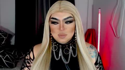 Snapshot of michellevixen921 chatting on December 1, 6:24 pm Michelle online show from December 1, 6:24 pm