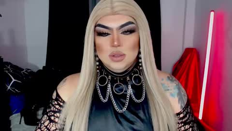 Snapshot of michellevixen921 chatting on December 5, 6:59 pm Michelle online show from December 5, 6:59 pm