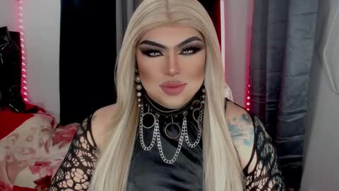 Snapshot of michellevixen921 chatting on December 15, 1:10 am Michelle online show from December 15, 1:10 am